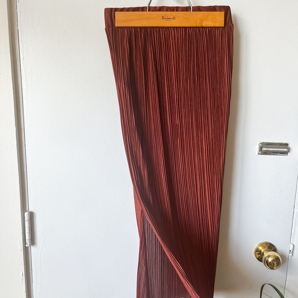 Pleated Midi Skirt - Picture 5 of 9